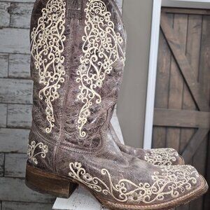 Women's size 9 embroidered Corral Cowgirl boots (square toe)